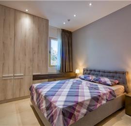 6 bedroom villa with pool and roof terrace, Sveti Stefan, sleeps 12
